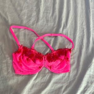 Victoria’s Secret Pink and Red Push Up without Padding | 32D